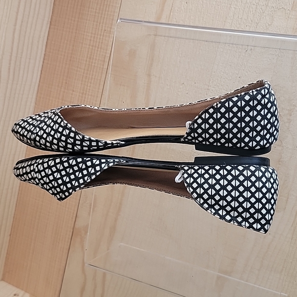 Gap sz6 Canvas Black and White Flats - Picture 4 of 8
